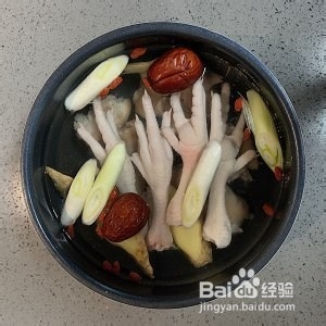 满满的胶原蛋白 猪蹄鸡爪汤