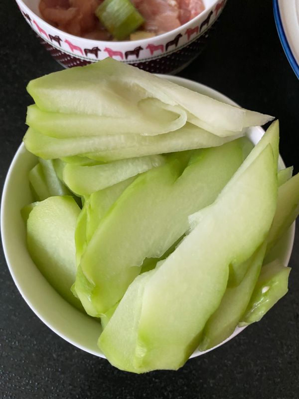 佛手瓜炒蟹味菇