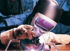 烧电焊眼睛疼怎么办