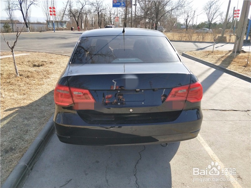 小轿车如何一键打开后备箱