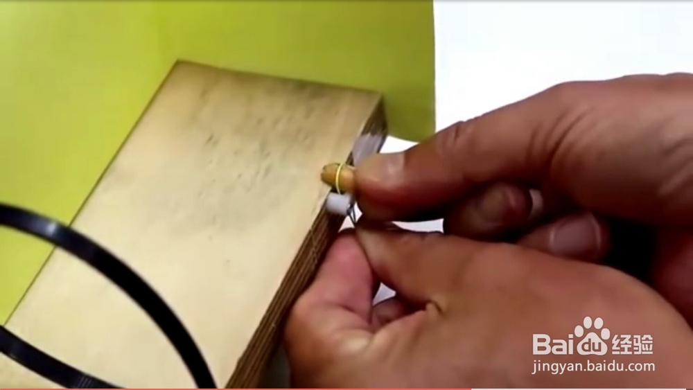如何用简易绳套制作捕鼠器