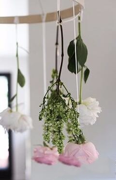 玫瑰花漂亮的花环 氛围马上变欢乐了！