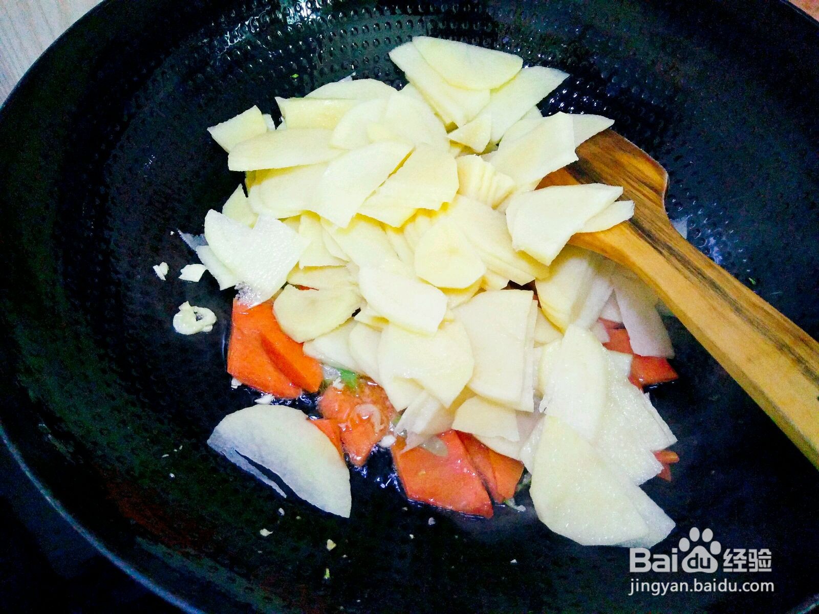 如何制作一份干锅土豆片