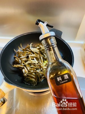 螃蟹炒年糕的做法