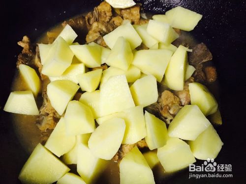 排骨炖土豆的做法——小白学做菜！