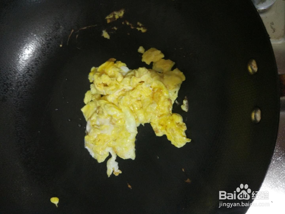 如何做黄瓜炒鸡蛋。