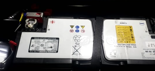 奔驰s400电瓶在哪