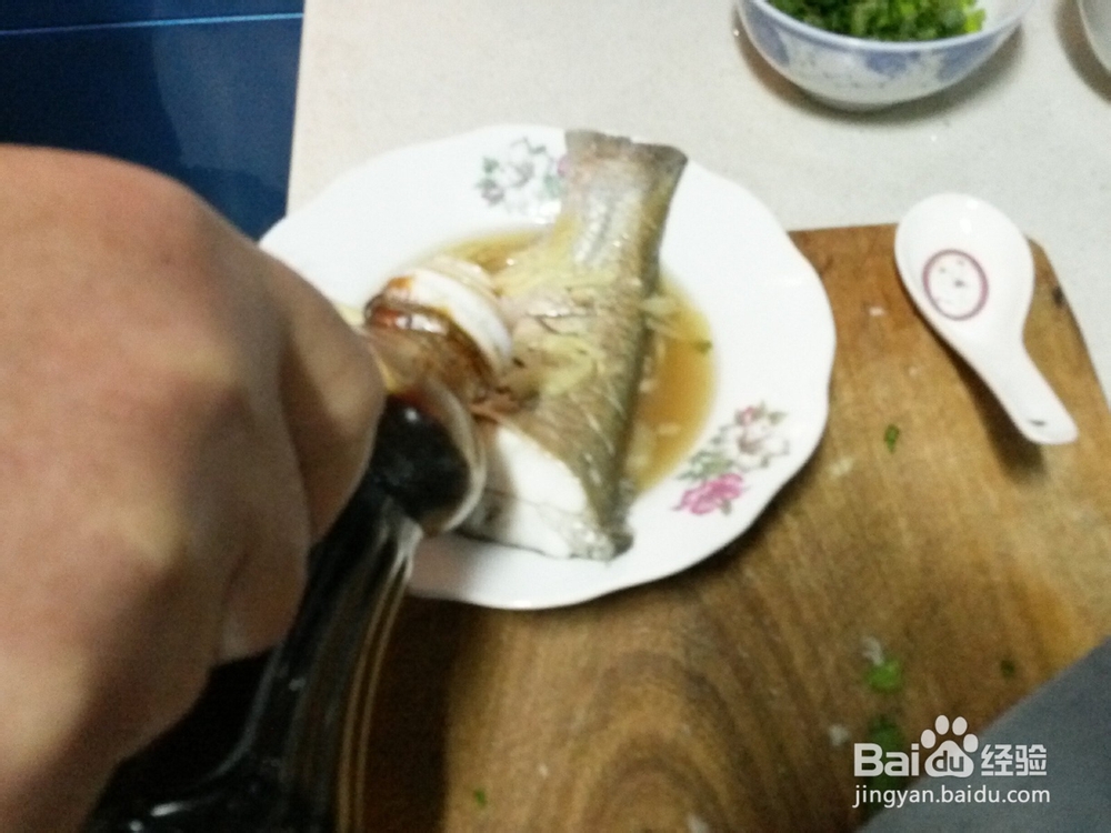 葱油鱼(鳊鱼)的做法