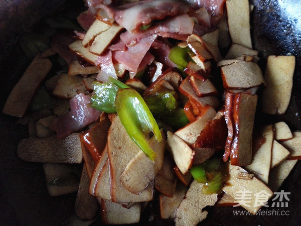 培根豆腐干炒尖椒