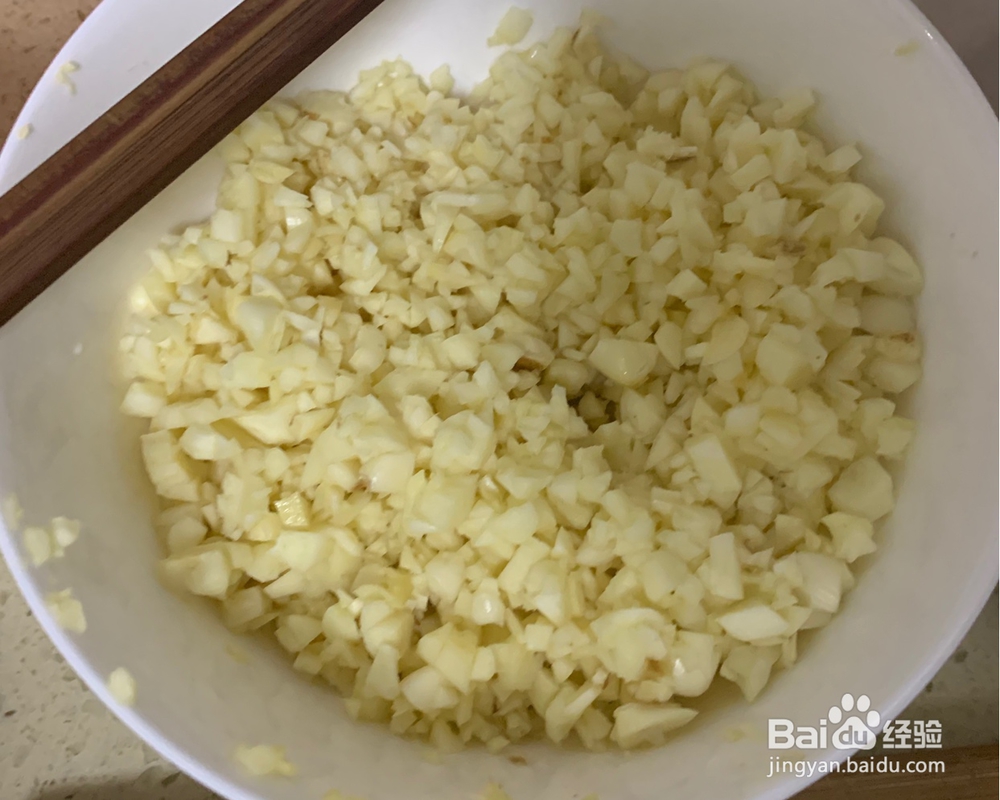 味美鲜香的蒜香小龙虾