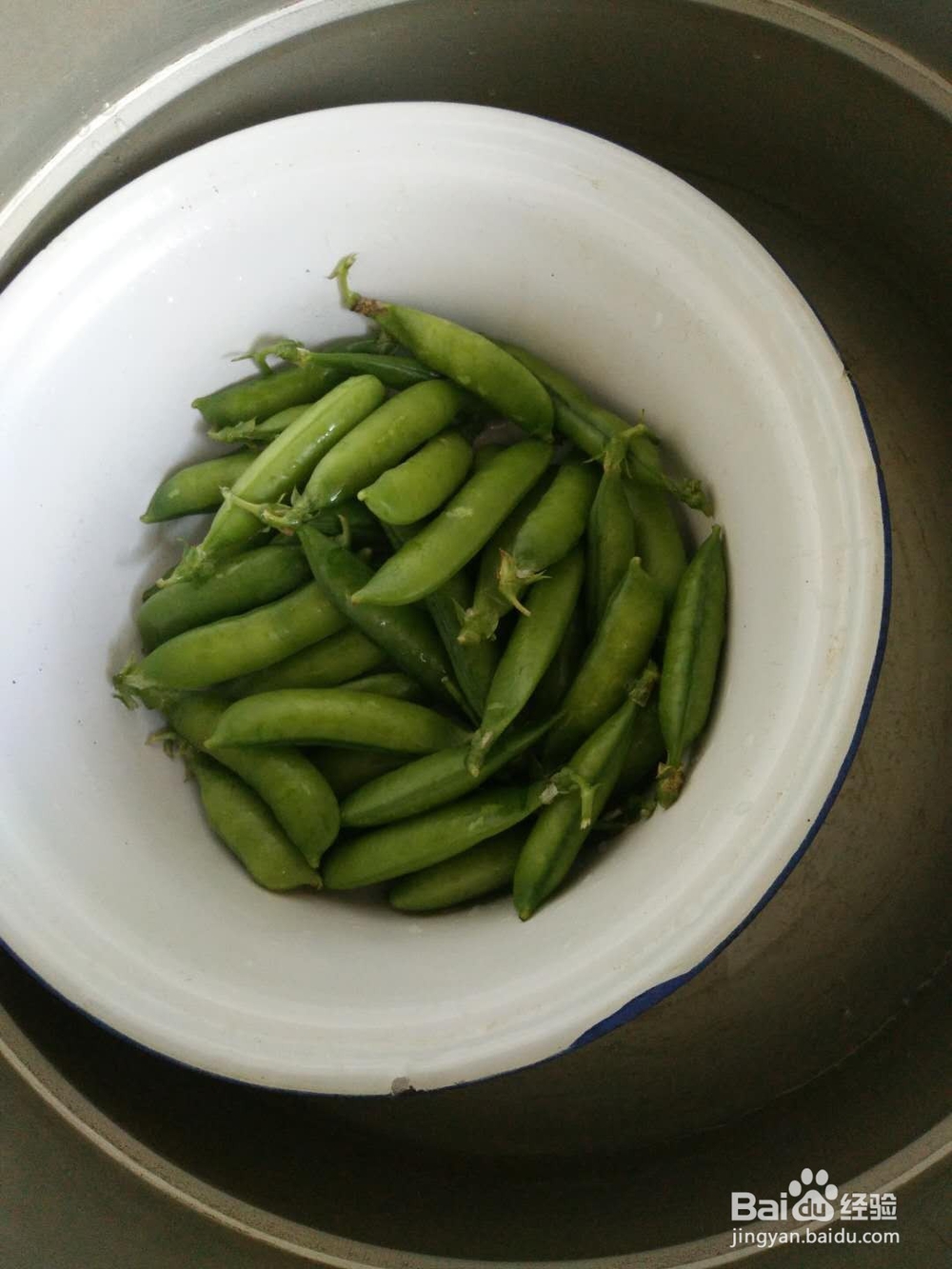 蒸豌豆荚——农家小吃。