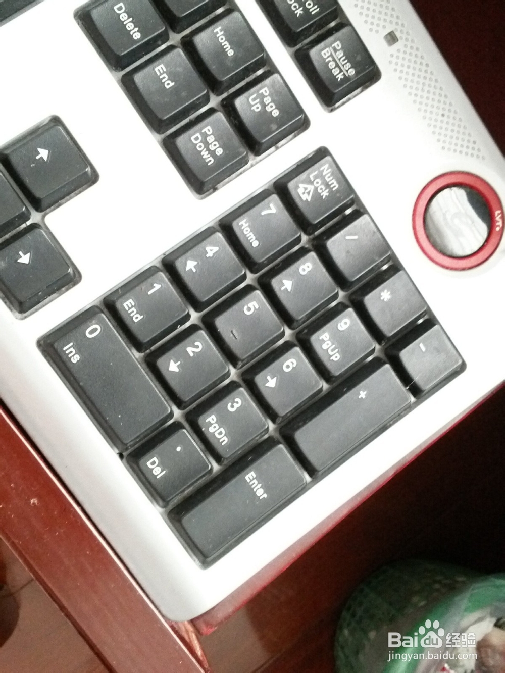 超简单方便的清理键盘的方法