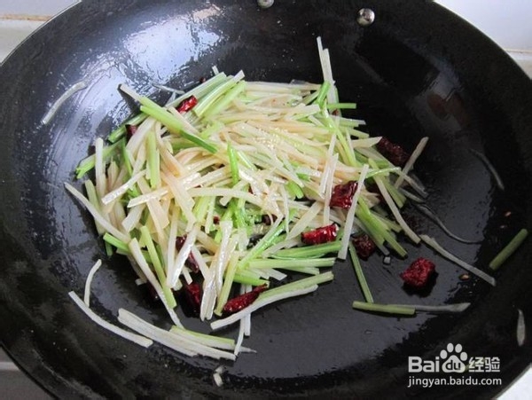 毛芹菜炒土豆的制作方法