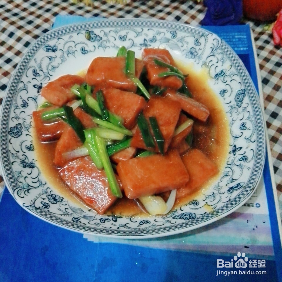 煎火腿肠块的做法