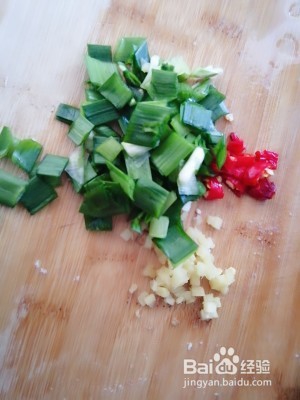 黑木耳炒豆腐的做法