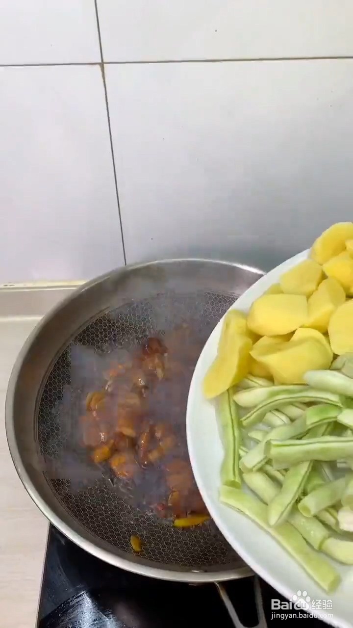 怎么在家自制土豆豆角焖面