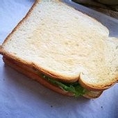 制作烤吐司三明治