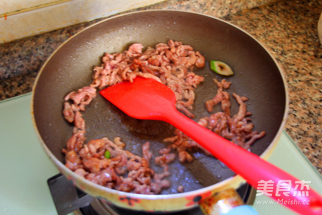 芹菜肉丝的做法