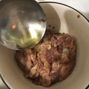 炒肉的时候怎么腌肉