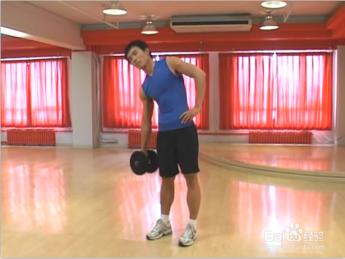 哑铃健身之怎么练出八块腹肌