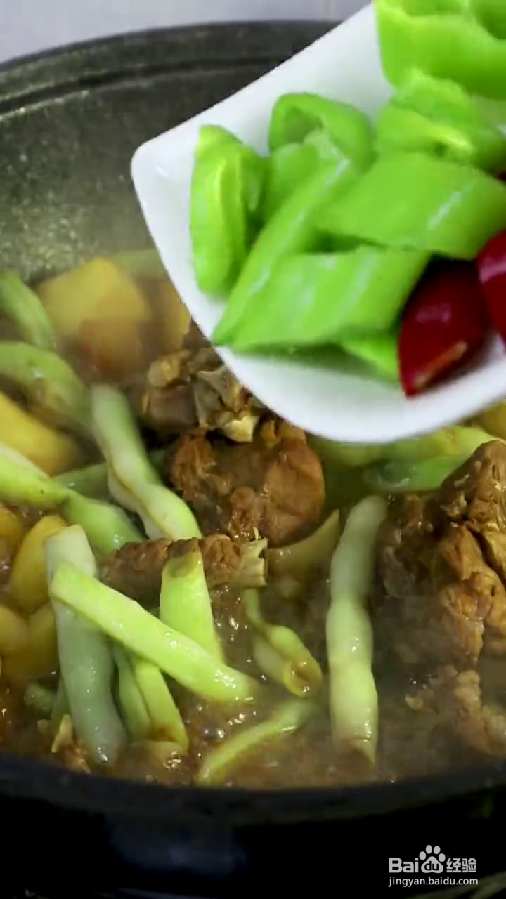 如何制作好吃的排骨土豆烧豆角