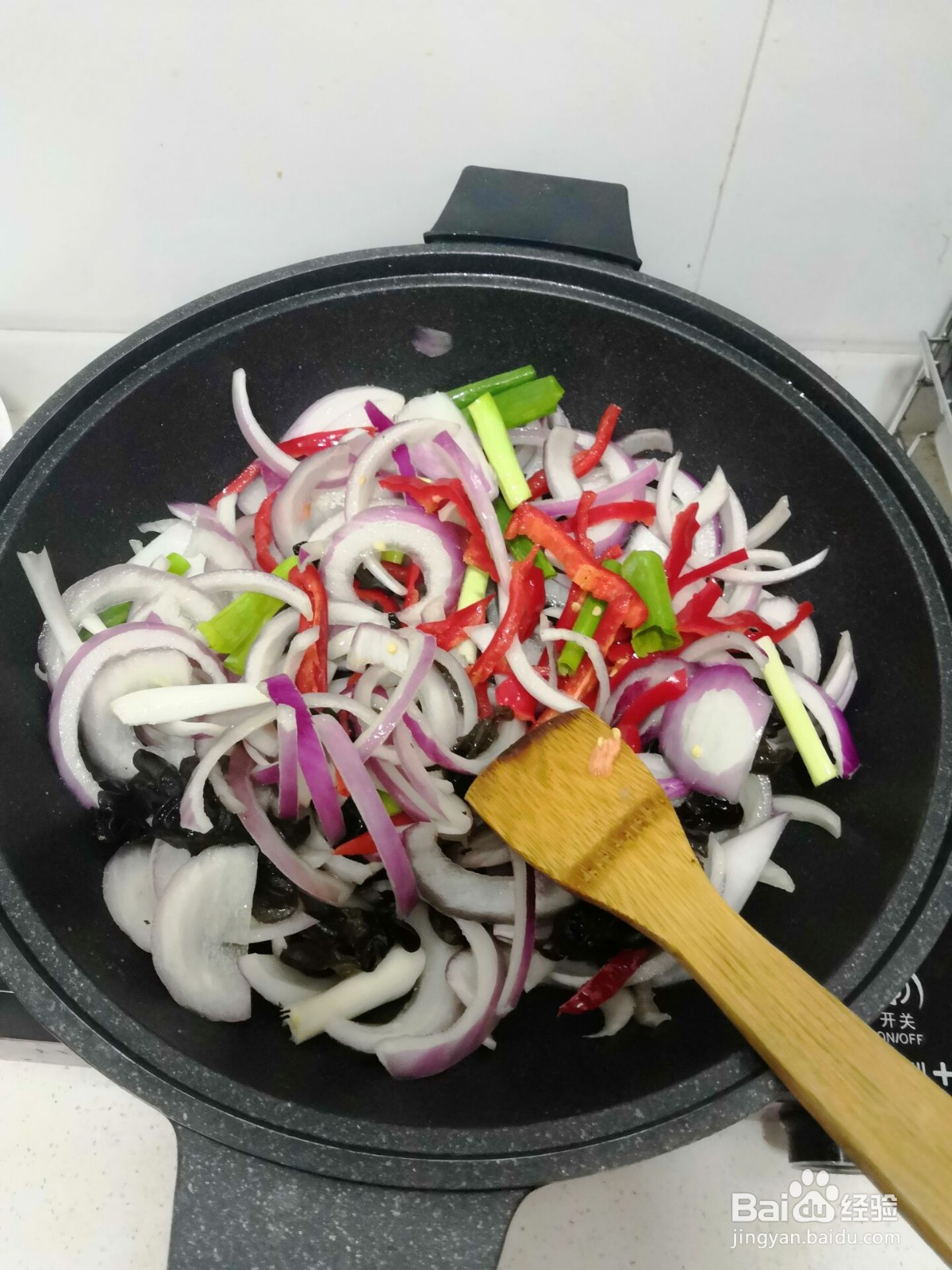 木耳炒洋葱怎么做?