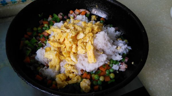 培根时蔬蛋炒饭