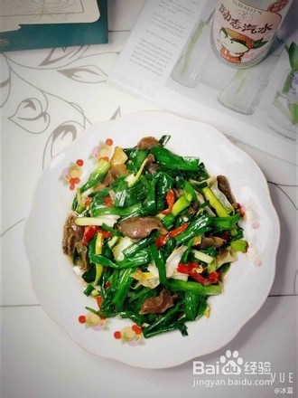 蒜苗炒鸭肫的做法