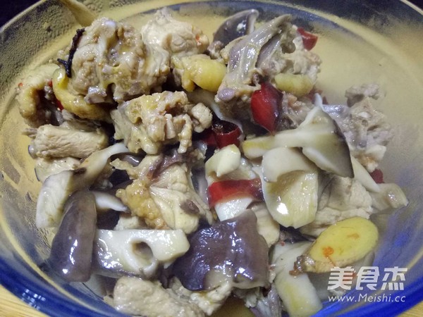 蓝瘦香菇鸡的做法