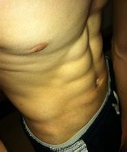 如何在家练腹肌