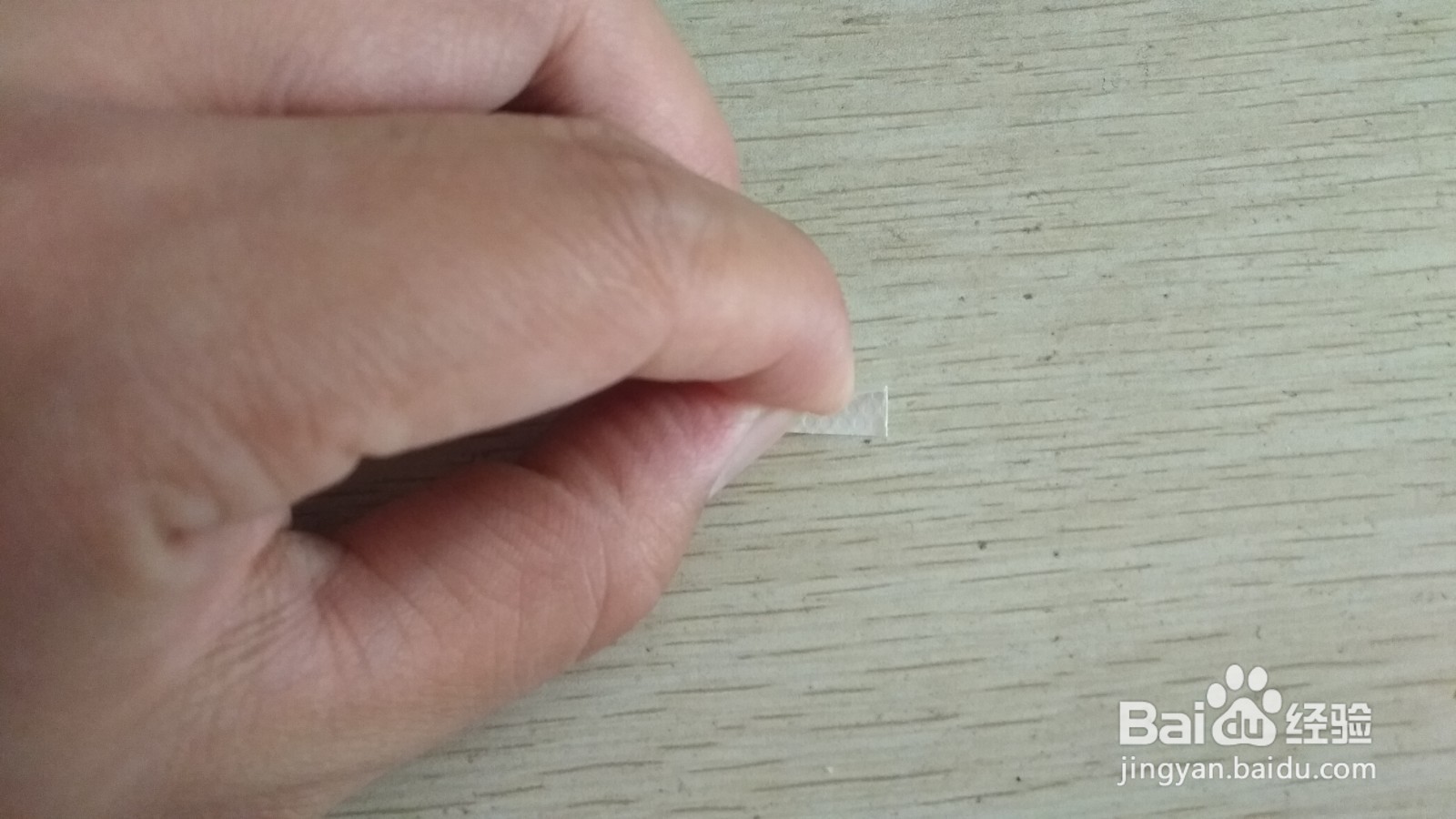 如何用一小块长方形水彩画纸做简易的手机支架