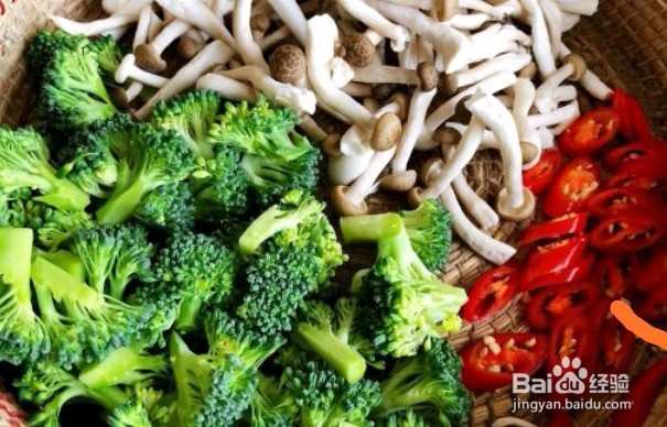 过年饭桌上不可少的清肠又美味的素菜