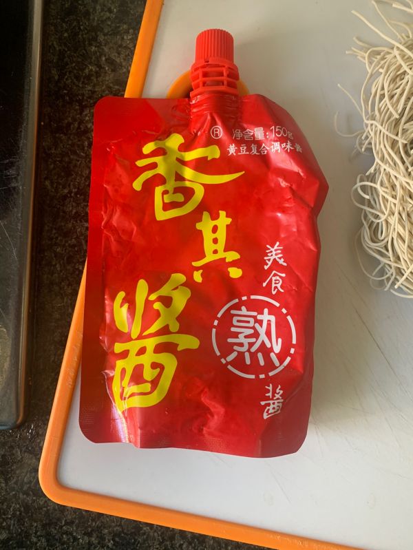 香其酱鸡蛋干拌面