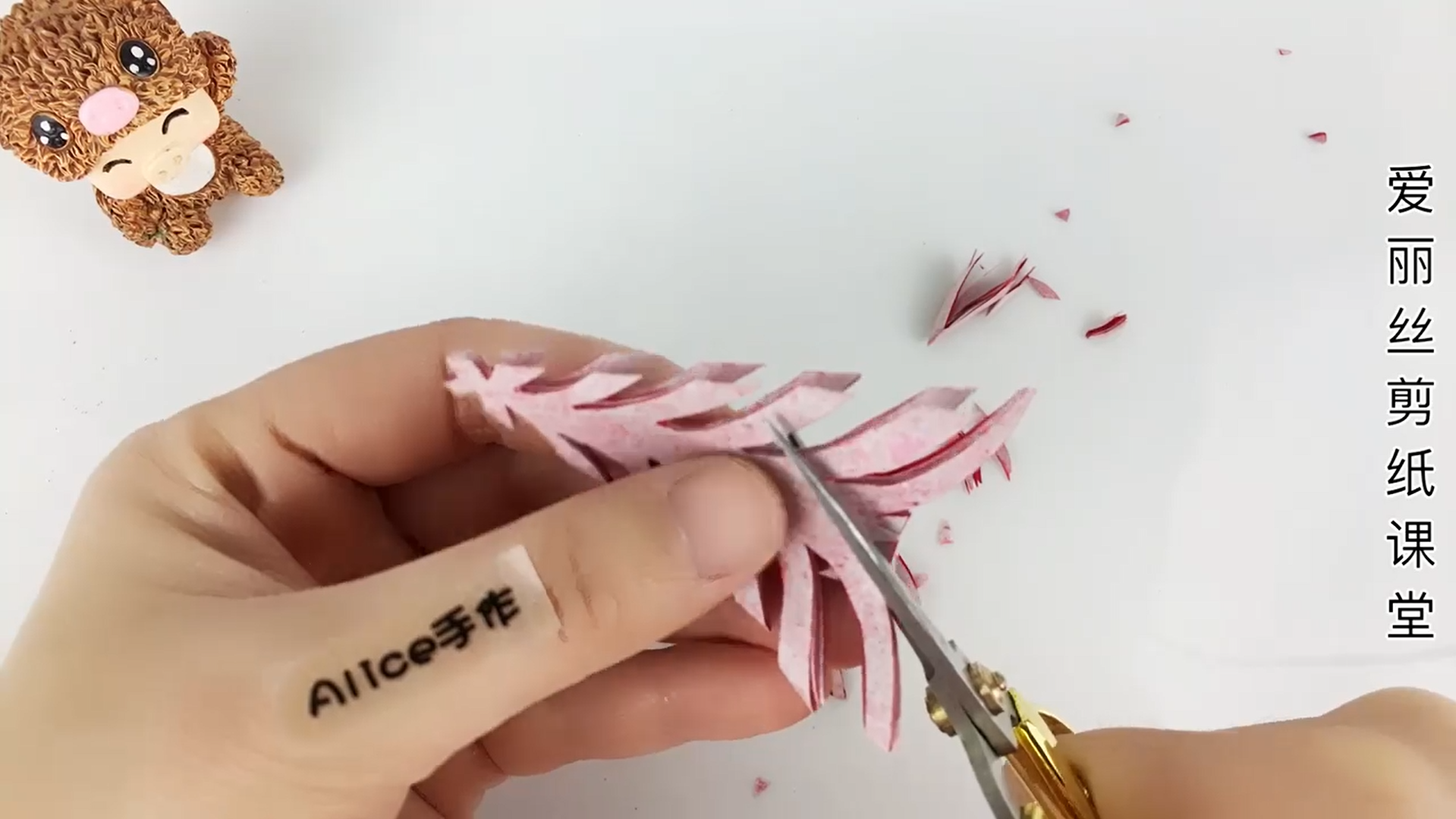 怎样3分钟就学会简单的五折窗花剪纸
