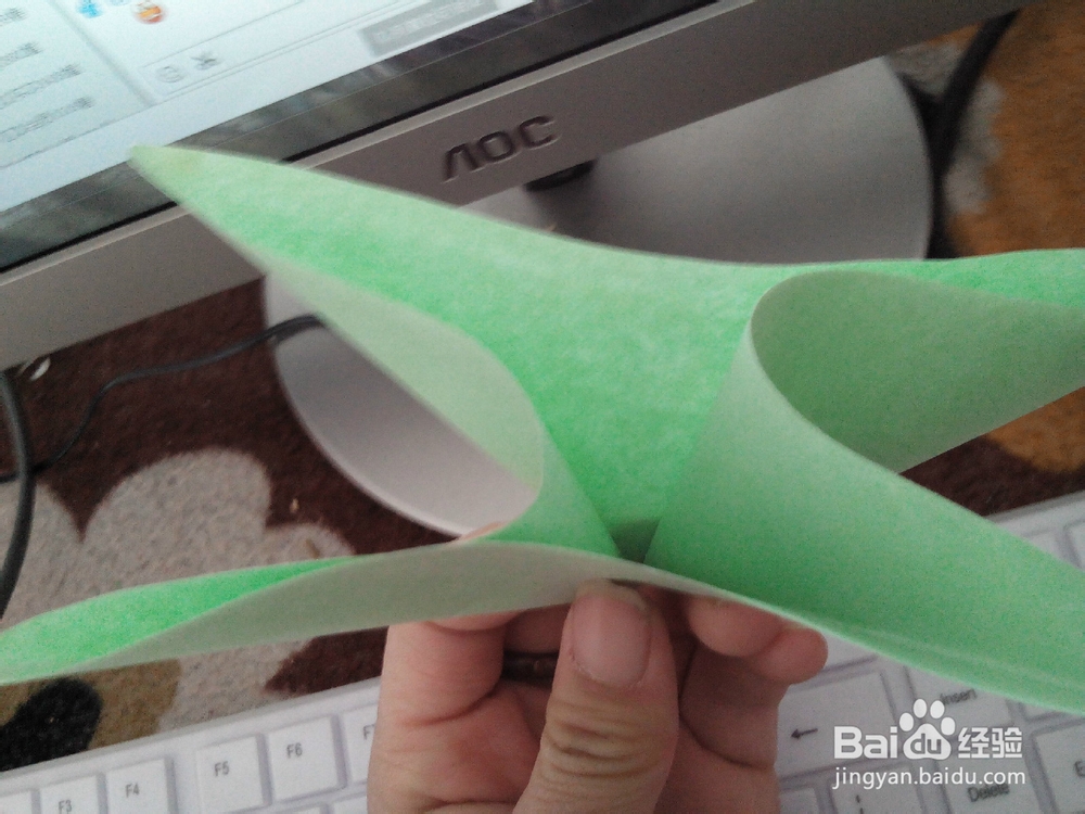 怎样用彩纸折漂亮的心形