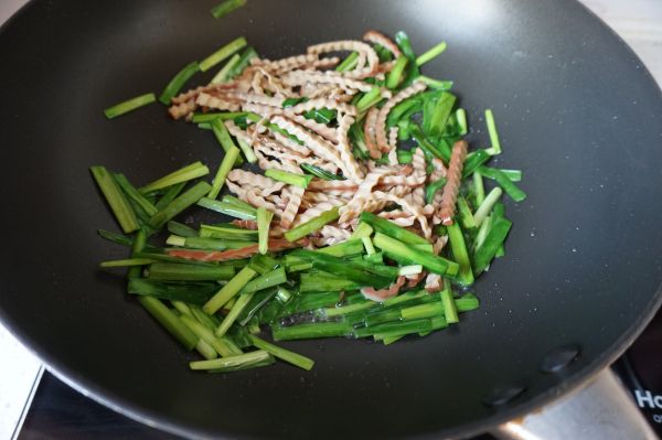 韭菜鸡蛋干炒面