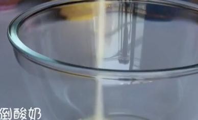 在家自制可口美味简单炒酸奶教程