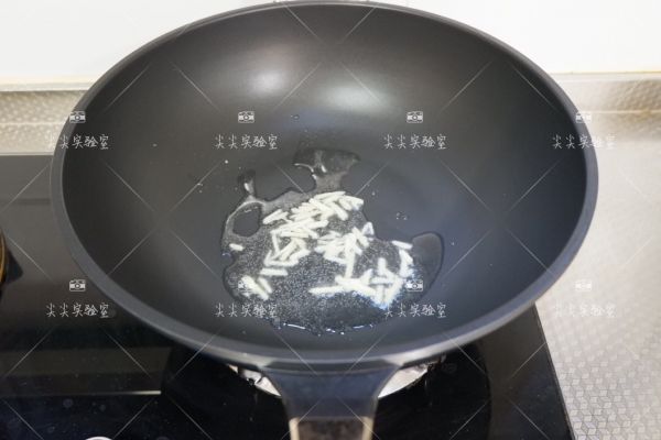 开洋菠菜烩口蘑