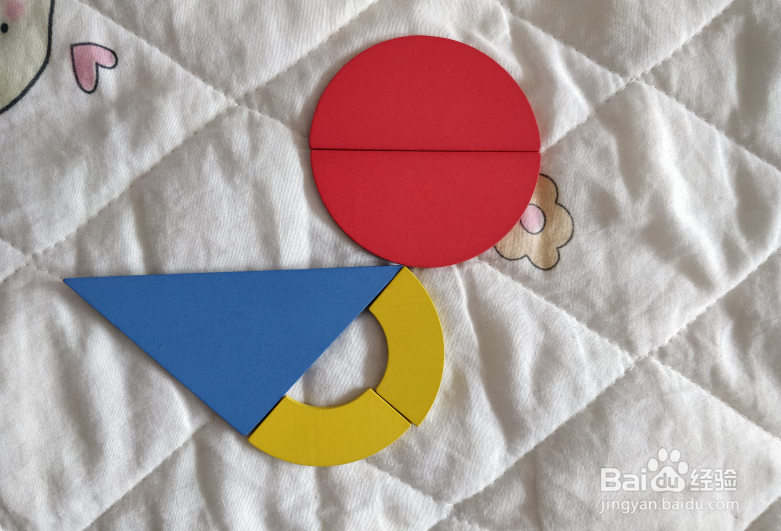 用幼儿积木怎么拼一只拍翅膀的鸟？