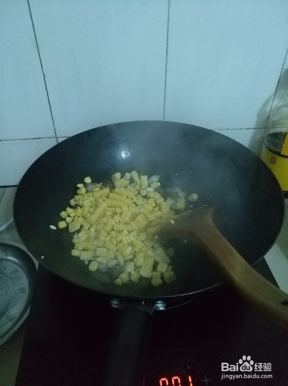 如何快速做腊肉炒玉米？