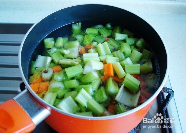 芹菜胡萝卜炒腊肠