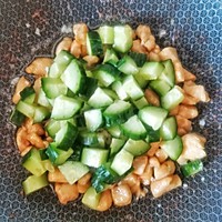 减脂餐黄瓜炒鸡丁好吃不胖