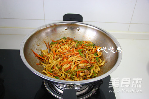 肉丝剪刀面的做法