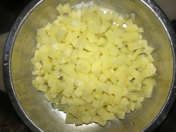 蔬菜沙拉和牛油果益力多