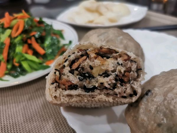 黑芝麻红枣核桃老面馒头