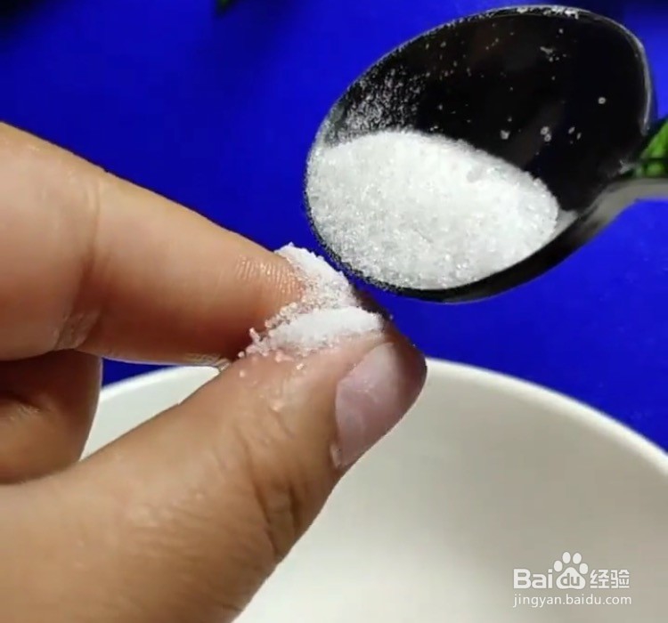 胶水粘在手上怎么清理？