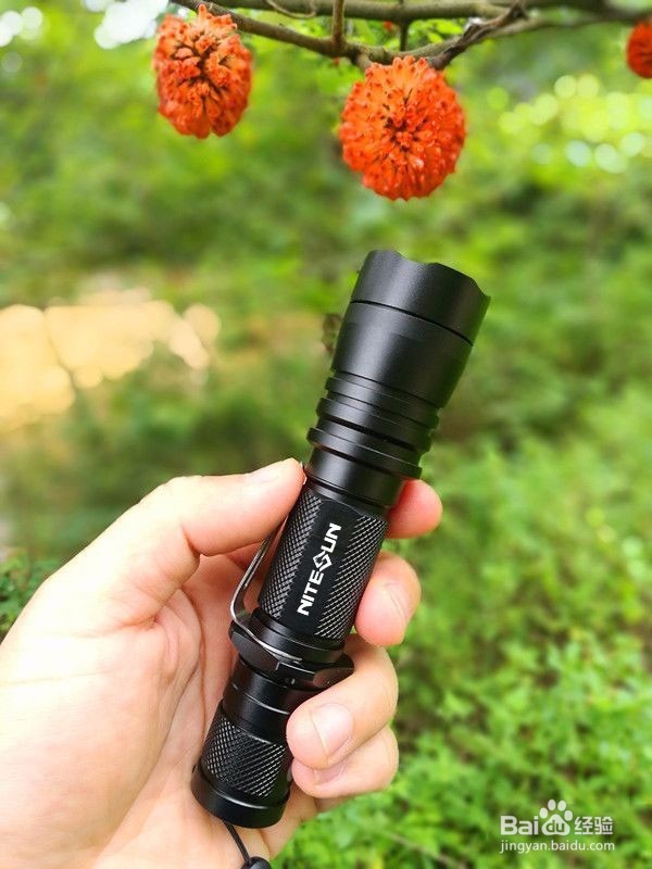 详析战术手电筒三个防卫技巧