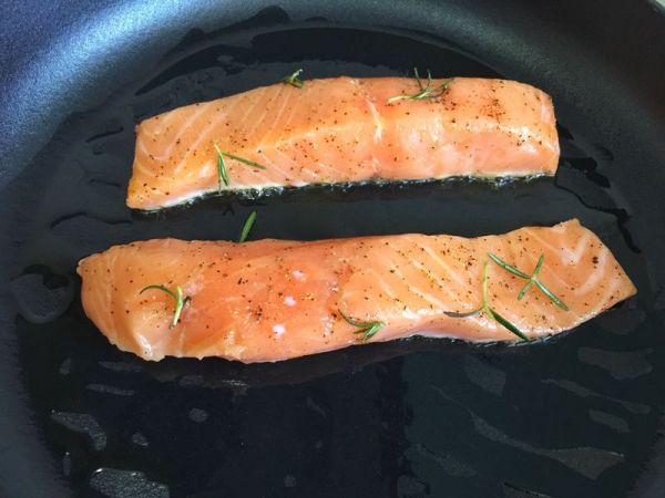 迷迭香煎三文鱼