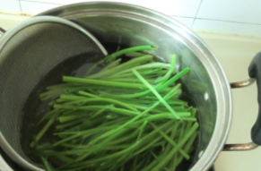 好吃的花生拌芹菜