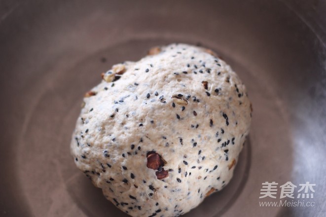 黑芝麻核桃软欧